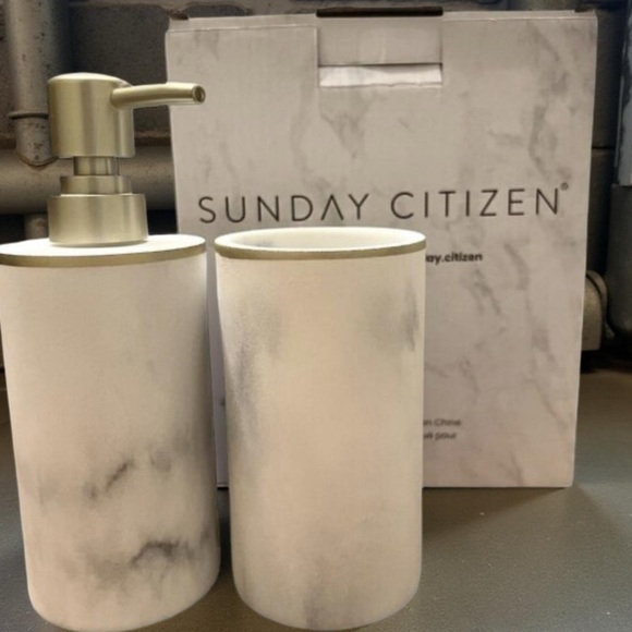 SUNDAY CITIZEN • Elegant Resin Bath Set Soap Dispenser Toothbrush Holder - Picture 1 of 6